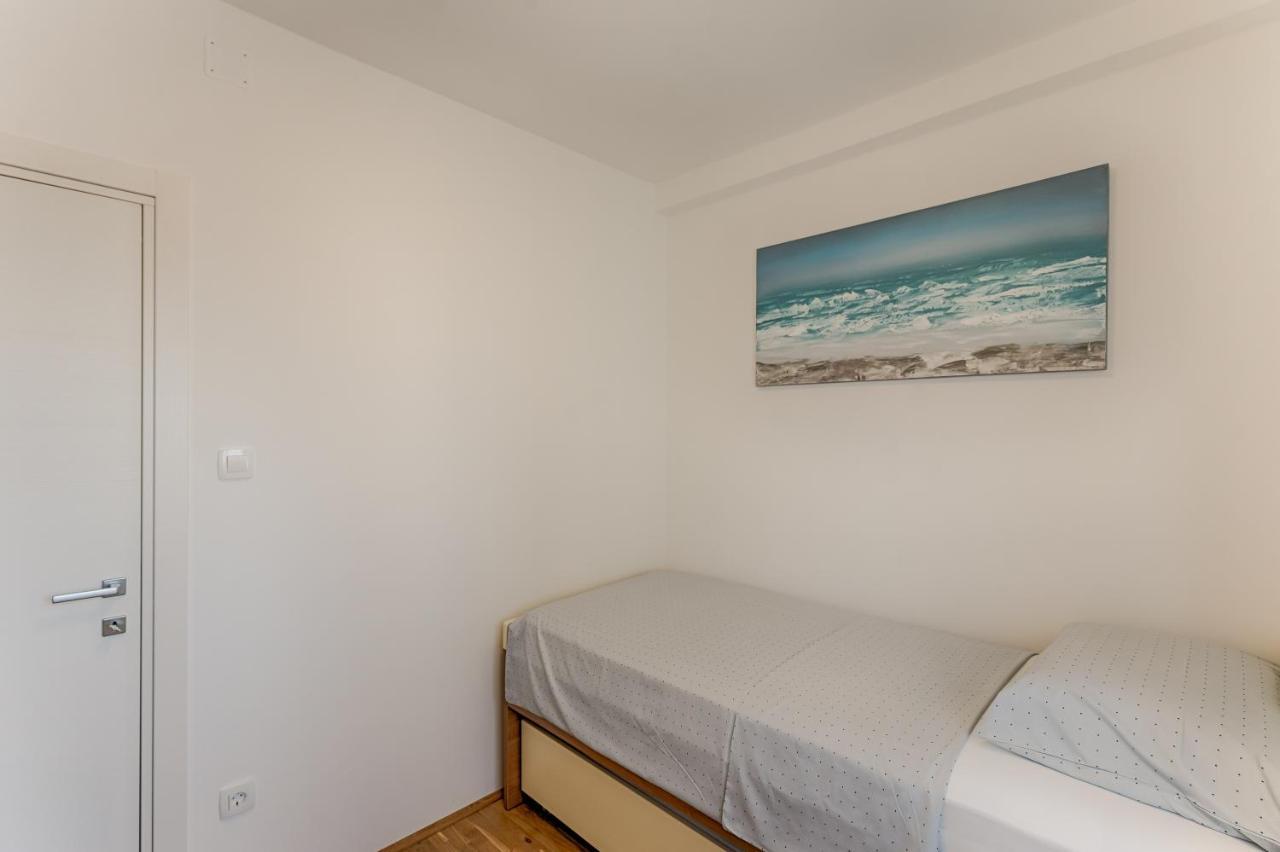 Two Bedroom Apartment Paris Рийека Екстериор снимка