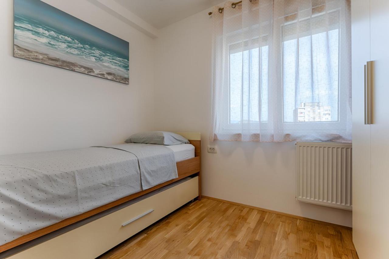 Two Bedroom Apartment Paris Рийека Екстериор снимка