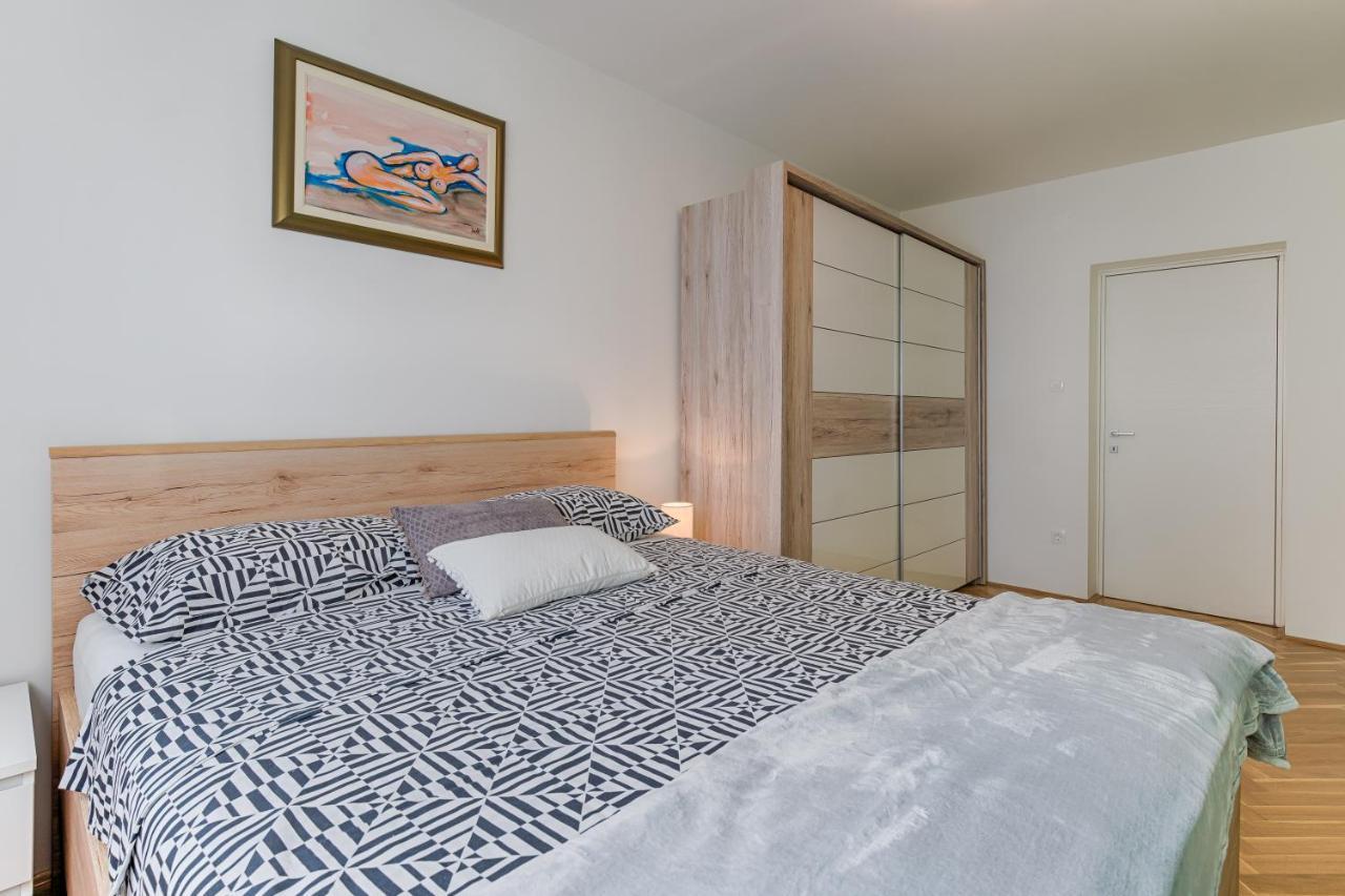 Two Bedroom Apartment Paris Рийека Екстериор снимка